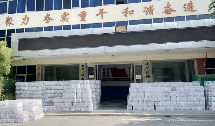 浙商情暖天中 清凉致敬城市“守护者” ——驻马店市浙江（温州）商会携手爱心企业向遂平城管环卫捐赠3000件矿泉水